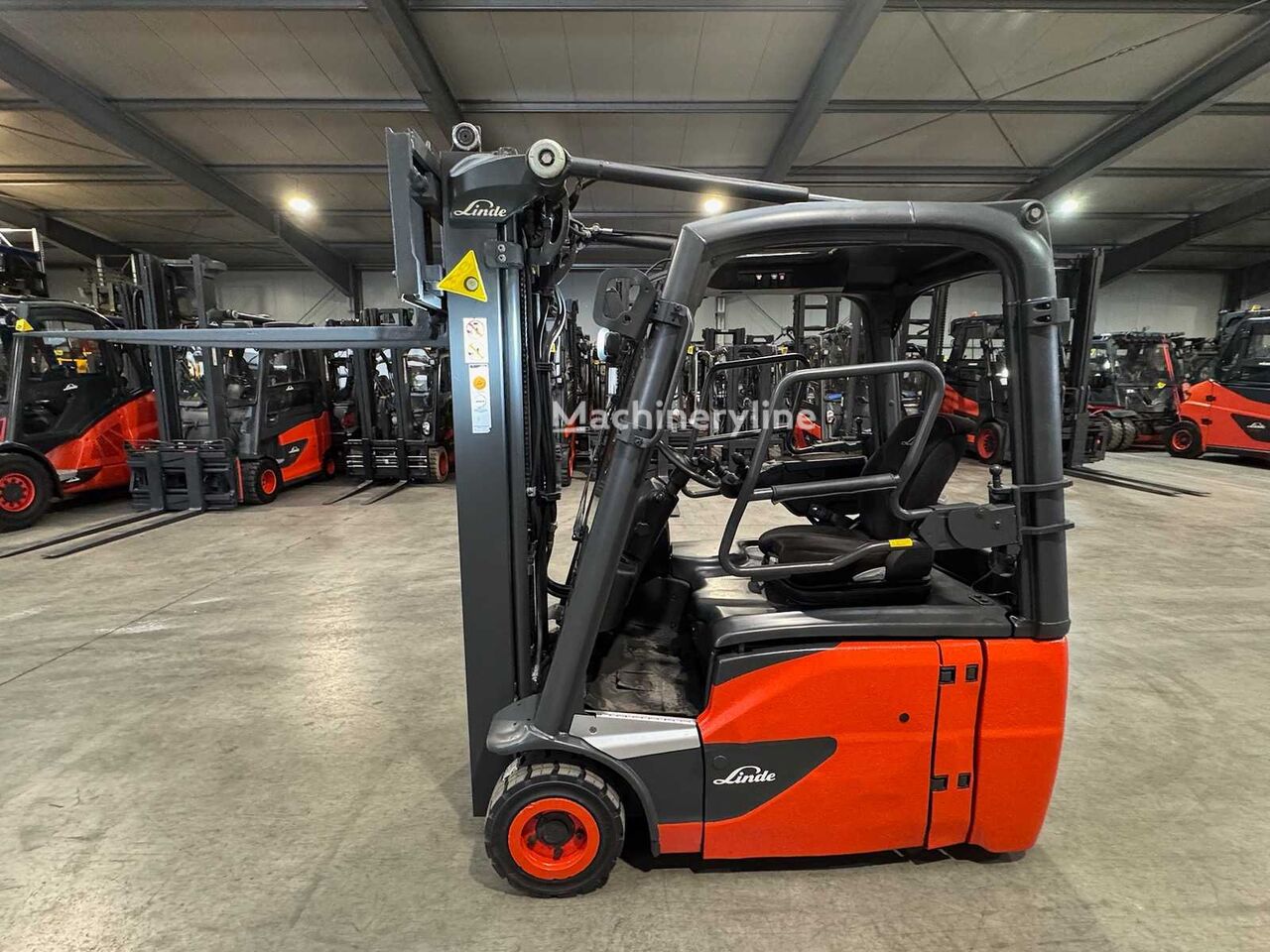Linde E16 gaffeltruck med tre hjul - Machineryline