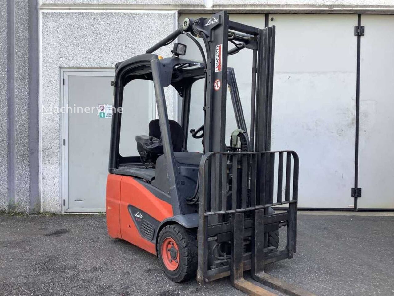 Chariot élévateur à trois roues Linde E16C-02 à vendre | Machineryline SN Chariot élévateur à trois roues Linde E16C-02 - Machineryline