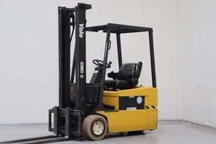 chariot élévateur à trois roues Yale ERP20ATF