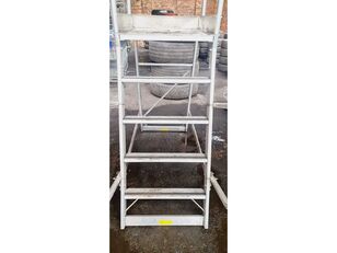 &eacute;chelle de l'entrep&ocirc;t Mobiele latformladder met 4 stappen