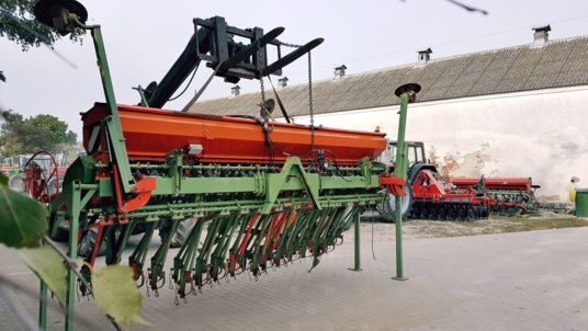 Kuhn LOGISEM 4000 mechanical seed drill