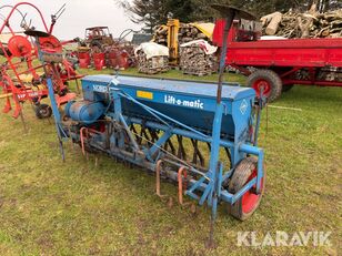 Nordsten Lift-o-matic mechanical seed drill