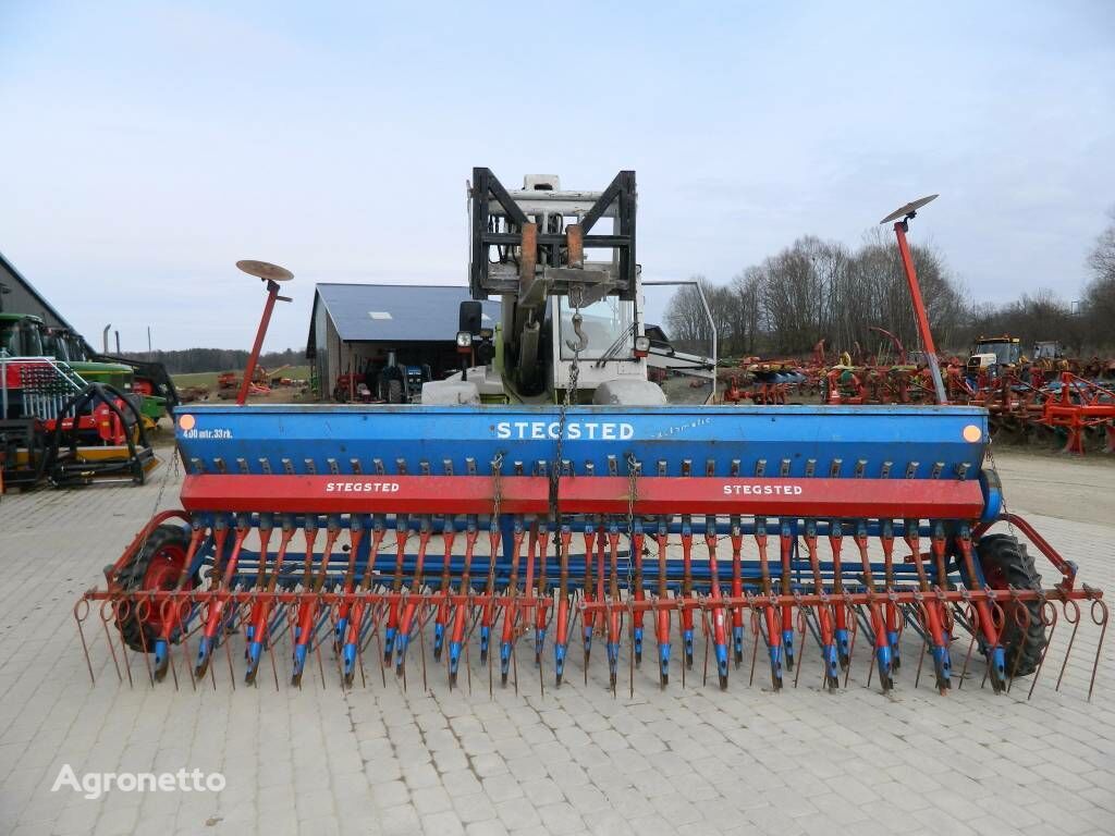 Stegsted 4 mechanical seed drill