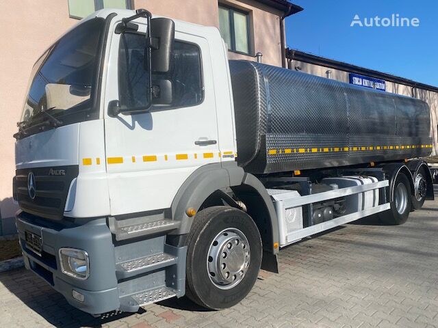 camion cisternă pentru transport lapte Mercedes-Benz 25-33