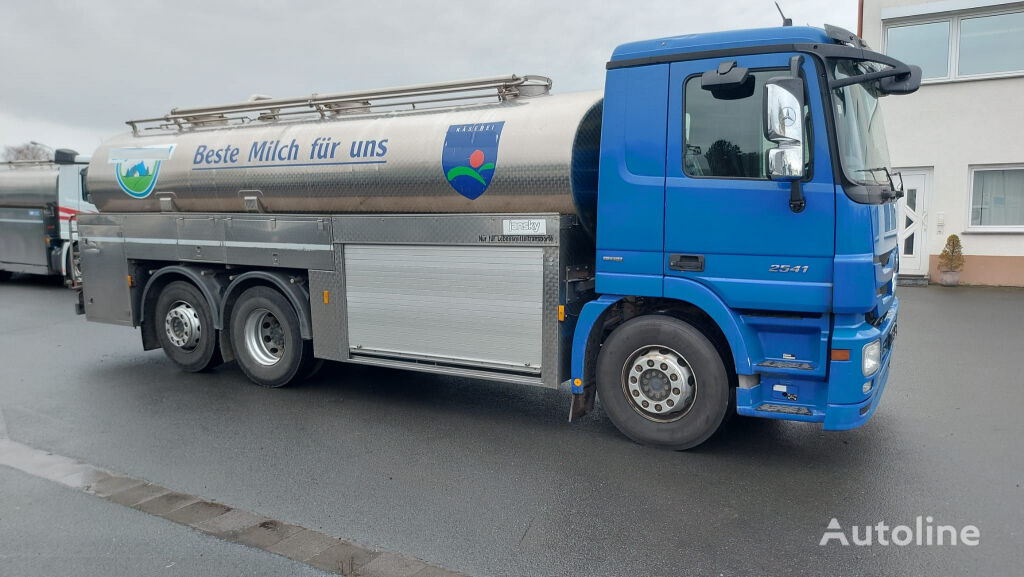 شاحنة نقل الألبان Mercedes-Benz Actros 2541 MP III (Nr. 5910) - Autoline