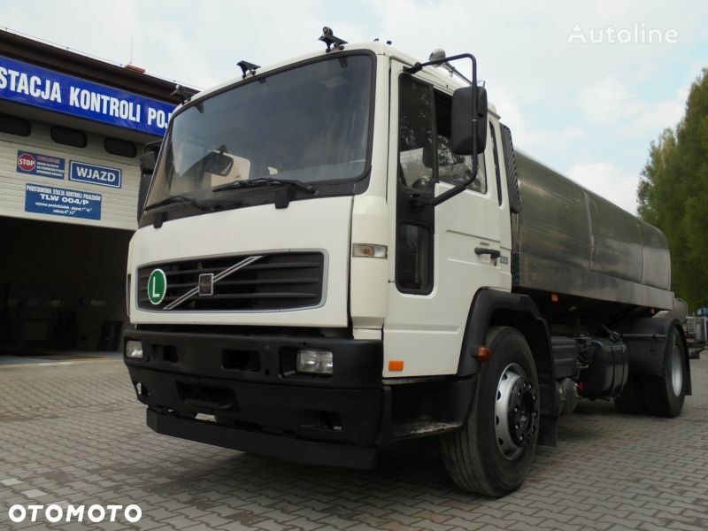 camion cisternă pentru transport lapte Volvo FL220