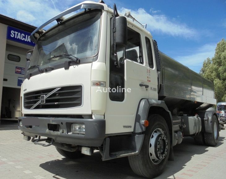 camion cisternă pentru transport lapte Volvo FL220