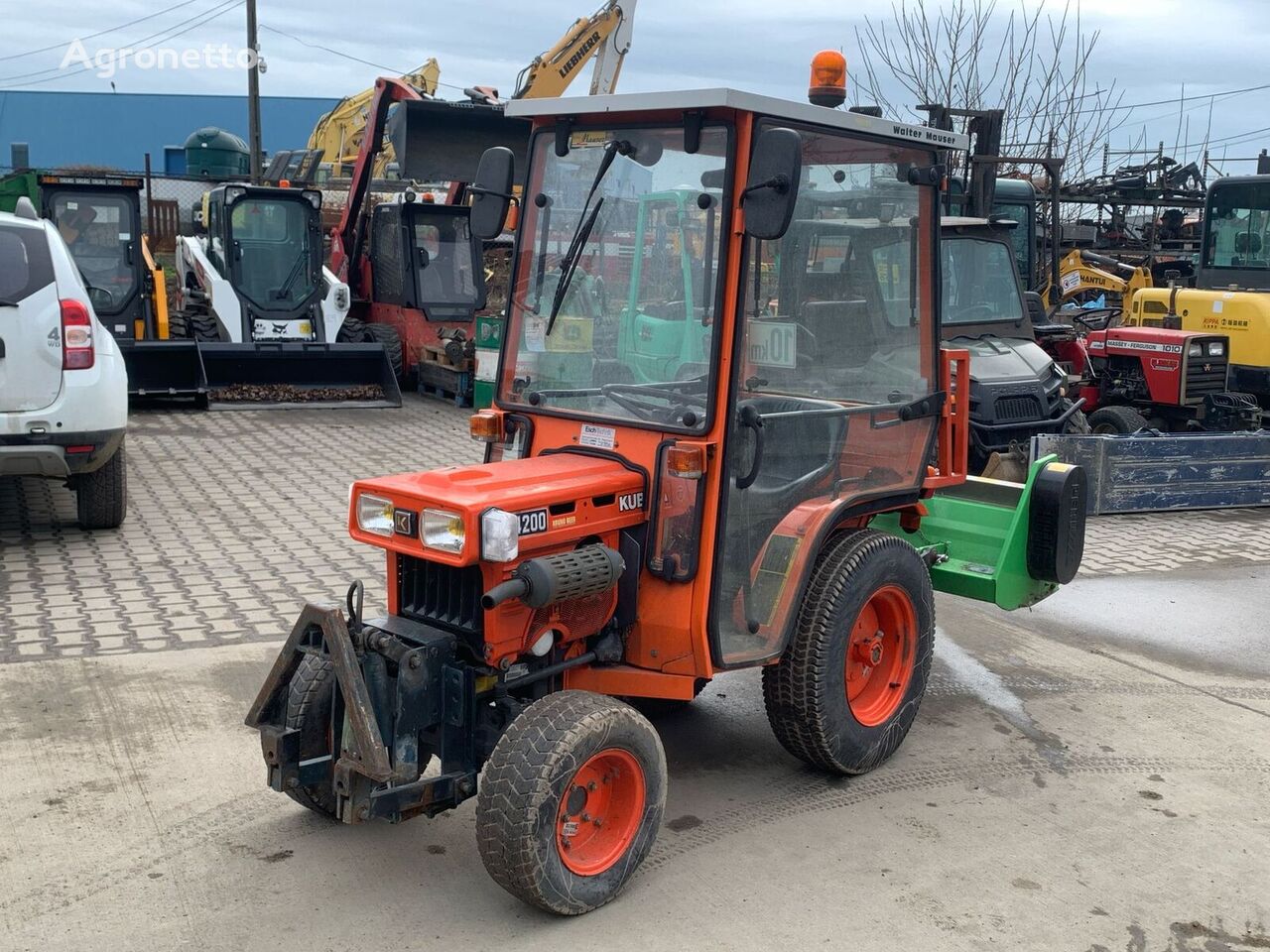 Kubota B4200 mini tractor