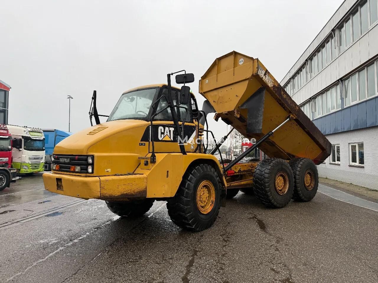 굴절식 덤프 트럭 Caterpillar 725 , CE, AIRCO, RETARDER, REAR CAMERA, AUTO LUBE, 23,5X25 TYRES - Machineryline