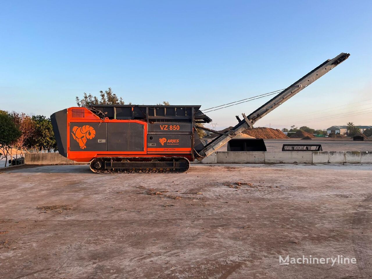 Arjes VZ 850 DK mobile crushing plant