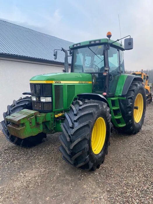 John Deere 7710 mototractor