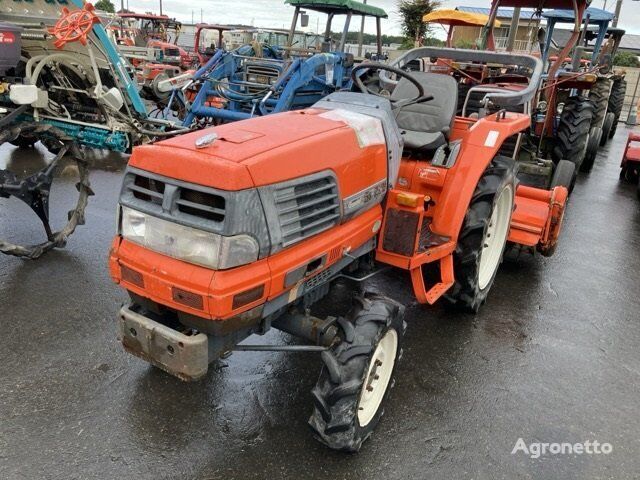 جرار زراعي Kubota TRACTOR(Kubota)