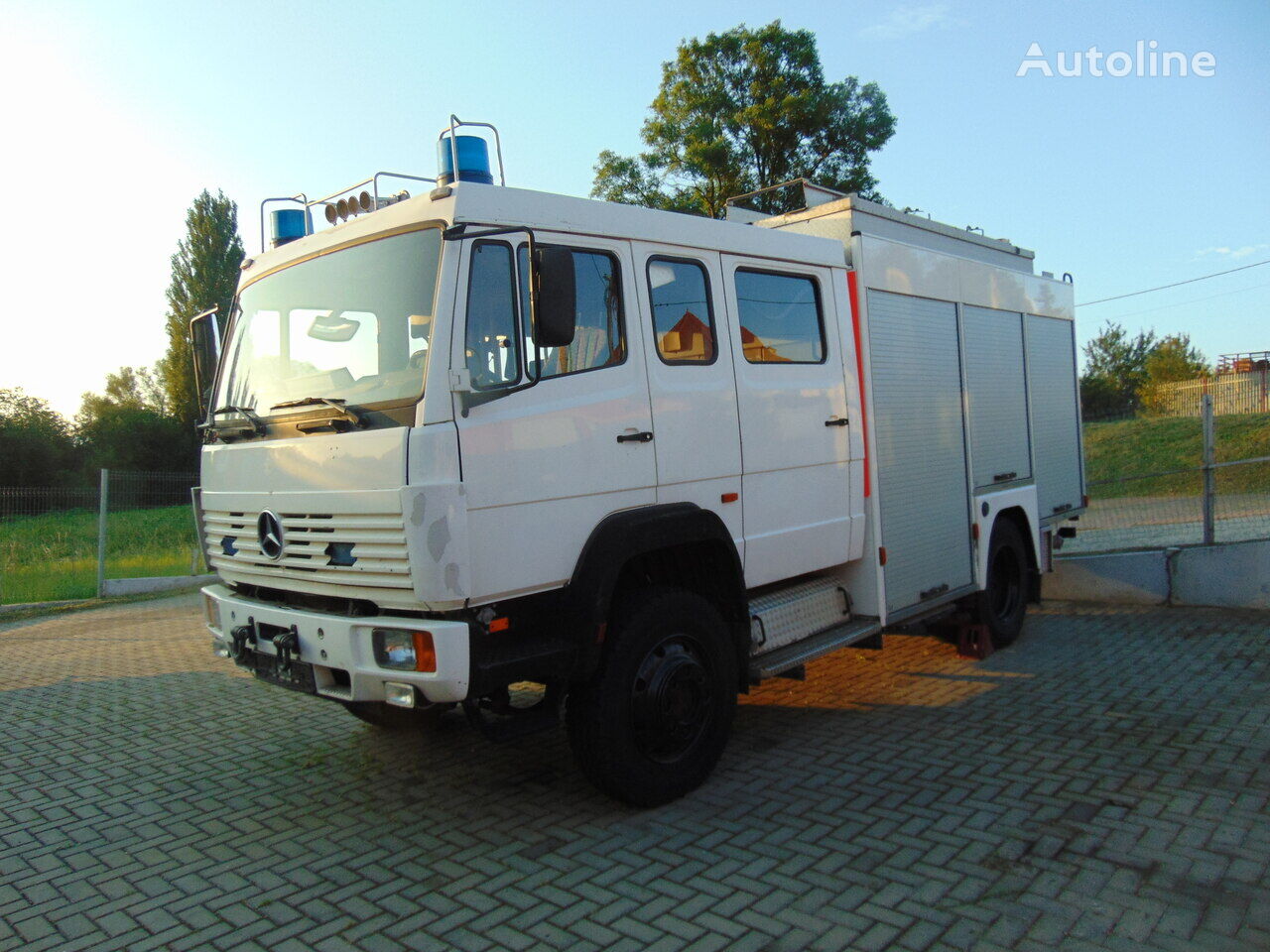 camion de pompiers Mercedes-Benz 1124AF 4x4 GBA 1,6/16 MAGIRUS