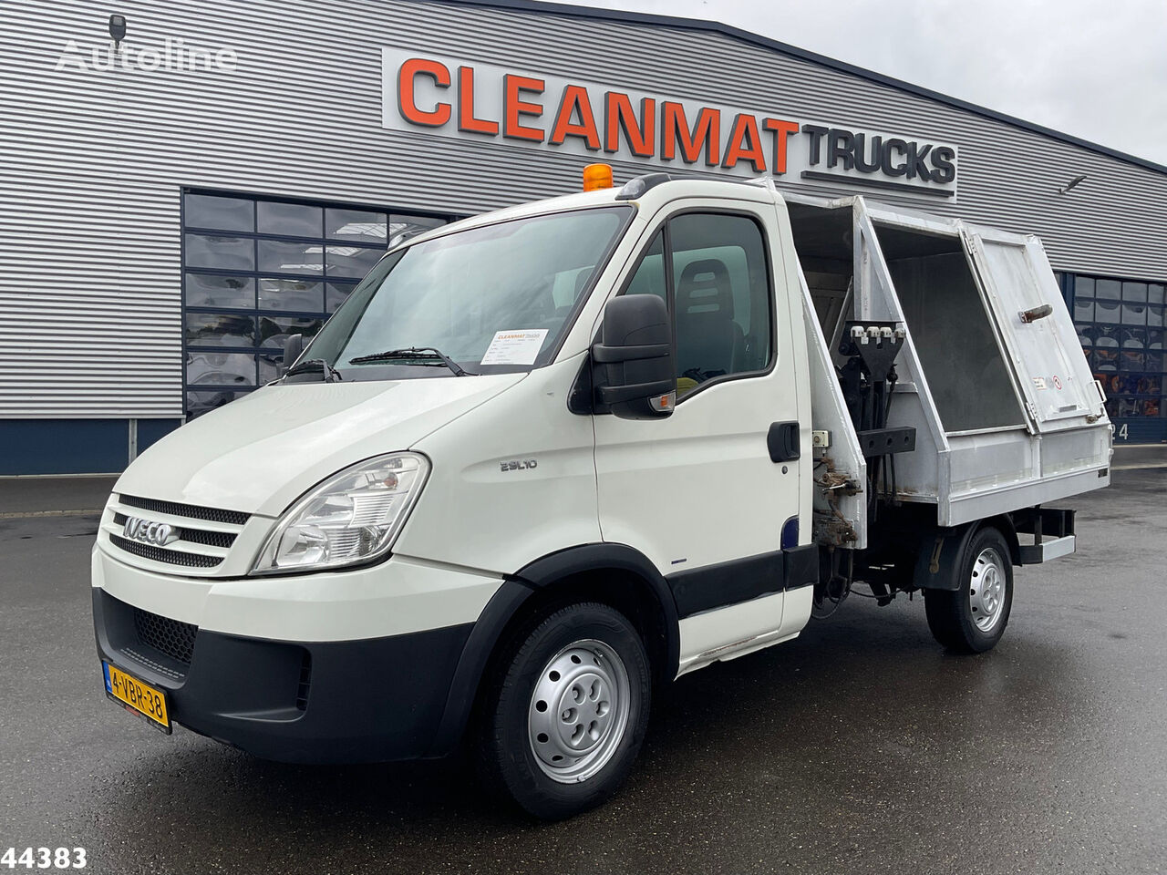 شاحنة جمع ونقل النفايات IVECO Daily 29L10 veegvuilopbouw met belading