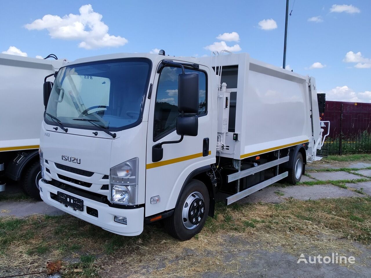 новый мусоровоз Isuzu NQR-90