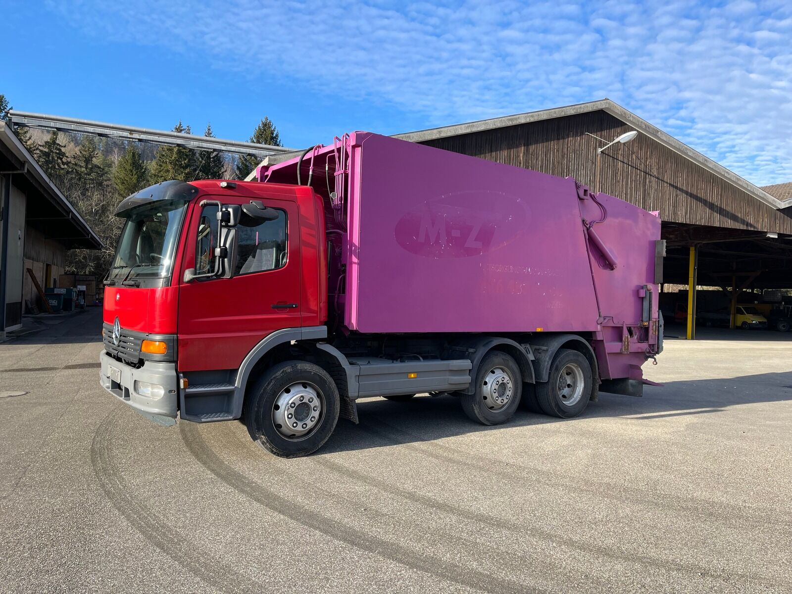 Mercedes-Benz 2128 Szemétszállító camión de basura