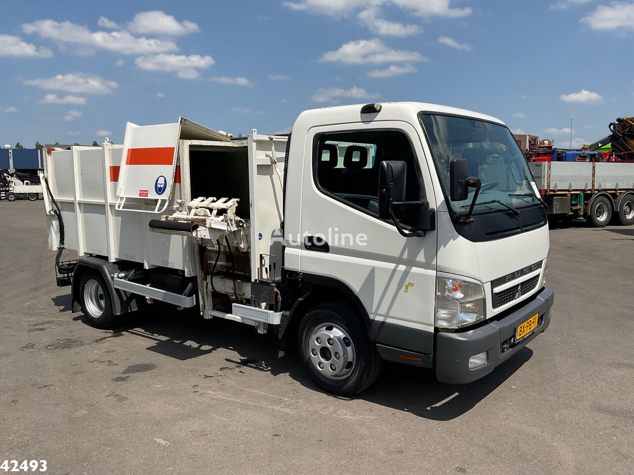 camion poubelle Mitsubishi CANTER 6C15 Zijlader Euro 5 Just 160.955 km!