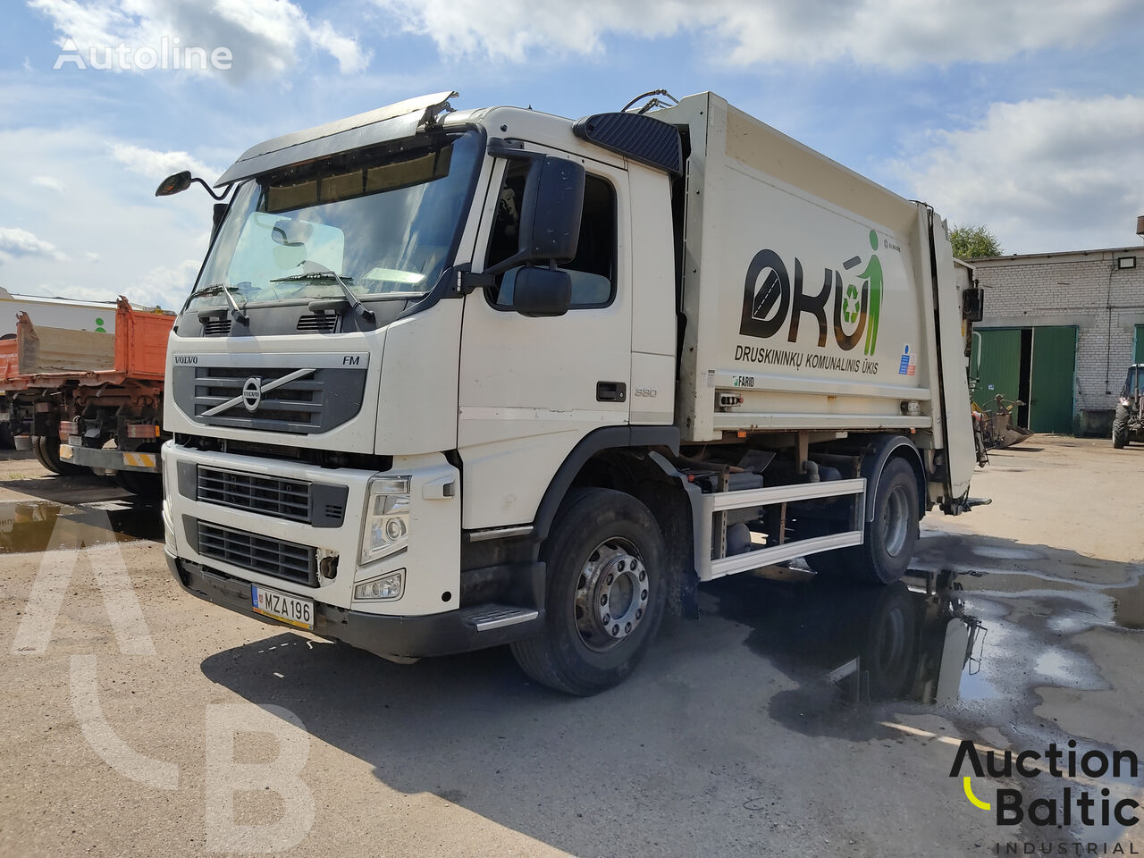 Volvo FM330 garbage truck