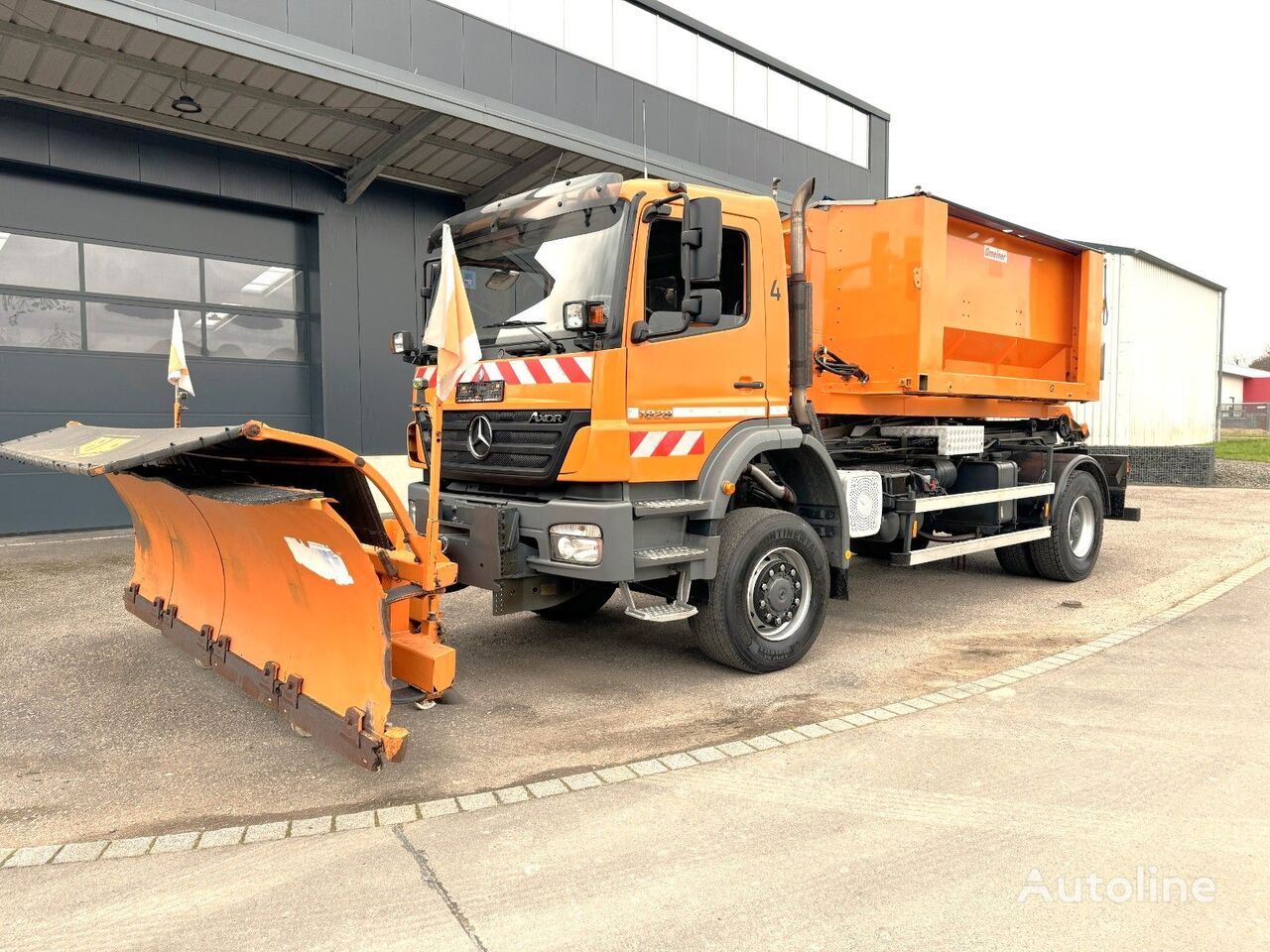 машина за опесъчаване Mercedes-Benz 1828 4x4 Winterdienst Abrollkipper