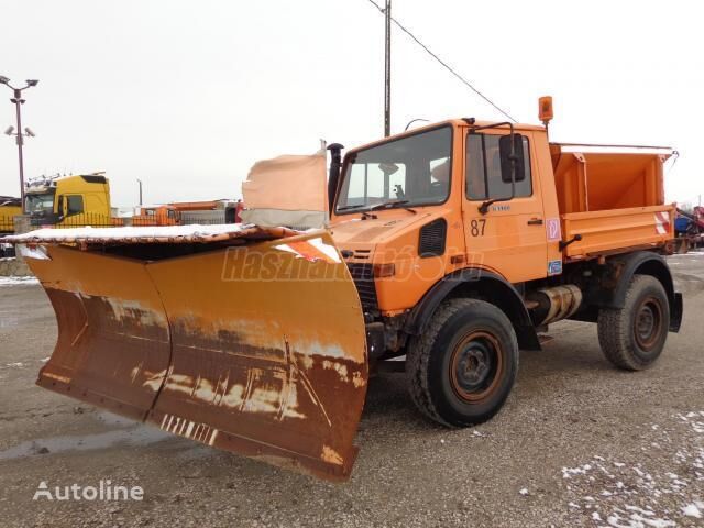 posypový vůz Mercedes-Benz UNIMOG U1400