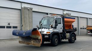 épandeur de sable Mercedes-Benz Unimog