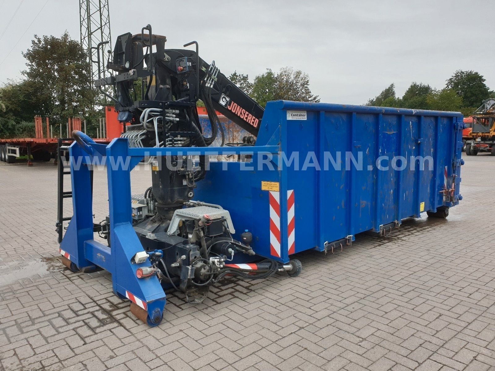 Mercedes-Benz Abrollcontainer mit Jonsered J1100 RS 7Ladekran hooklift container - Autoline