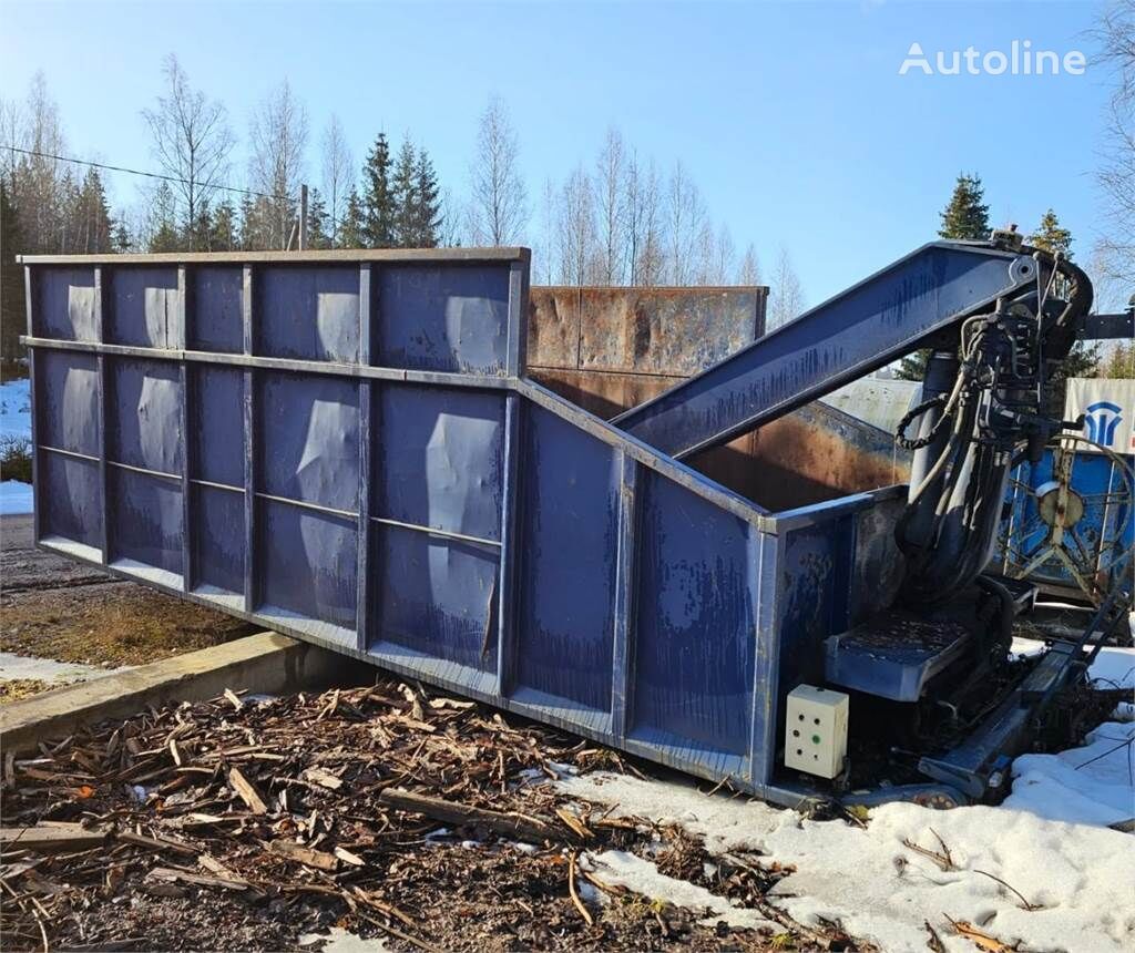 Vaihtolava nosturilla lastväxlarcontainer