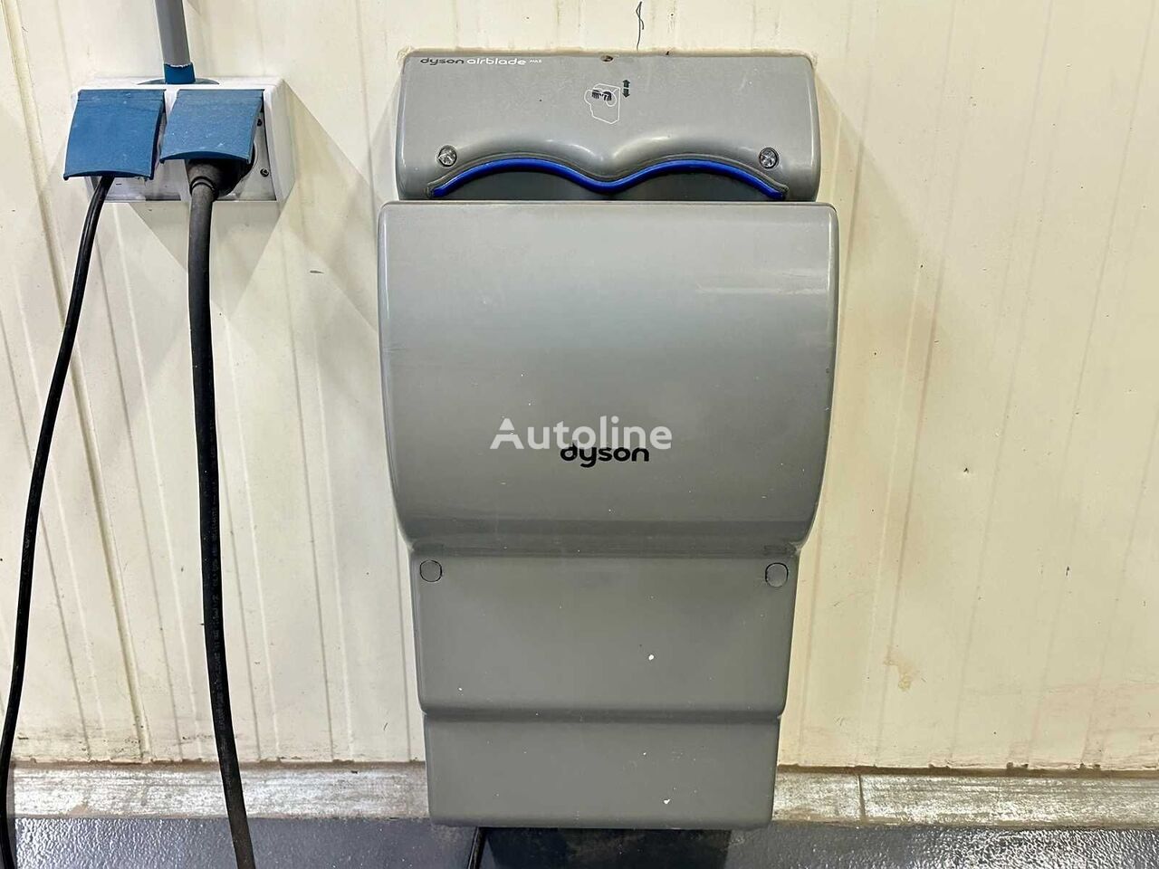 Dyson Airblade dB andere Reinigungsmaschine