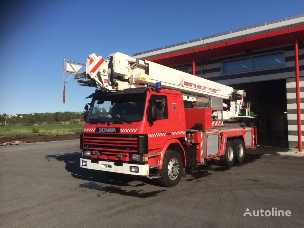 Scania P-113, 6x2 WD nostolava-paloauto