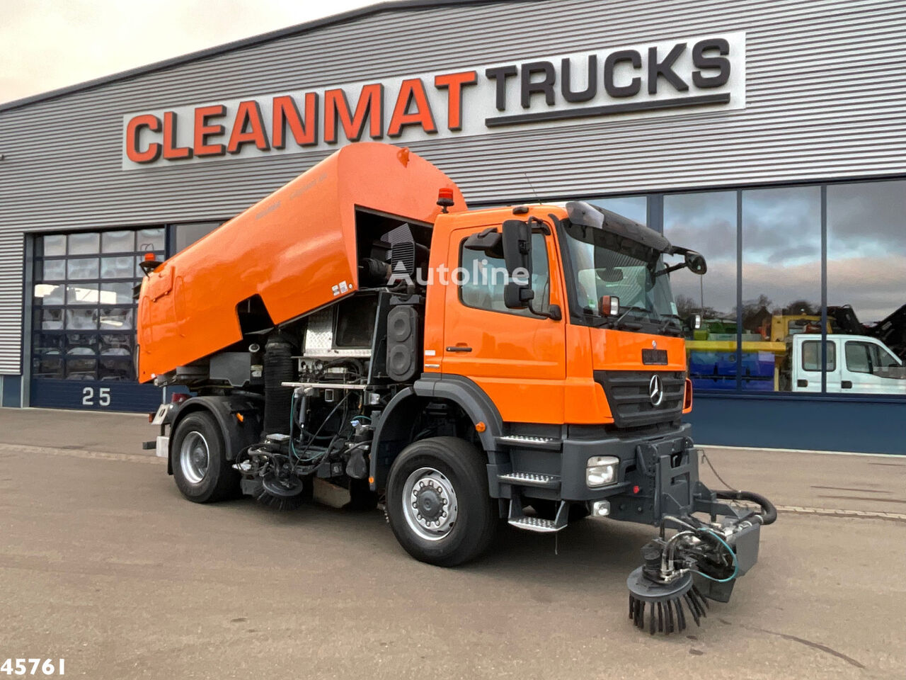 Maşina de măturat stradă Mercedes-Benz Actros 1829 4x4 Bucher Cityfant 60 Links en rechts vegend - Autoline