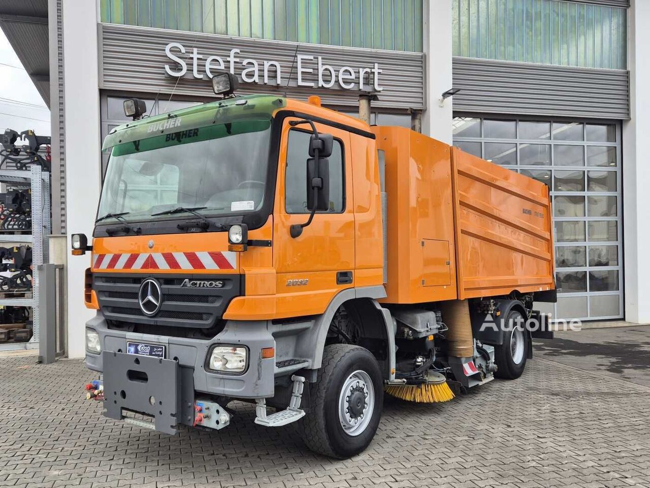 Balayeuse Mercedes-Benz Actros 2032 A 4x4 Bucher STKF 9500 Airport 30x à vendre | Autoline BF Balayeuse Mercedes-Benz Actros 2032 A 4x4 Bucher STKF 9500 Airport 30x - Autoline