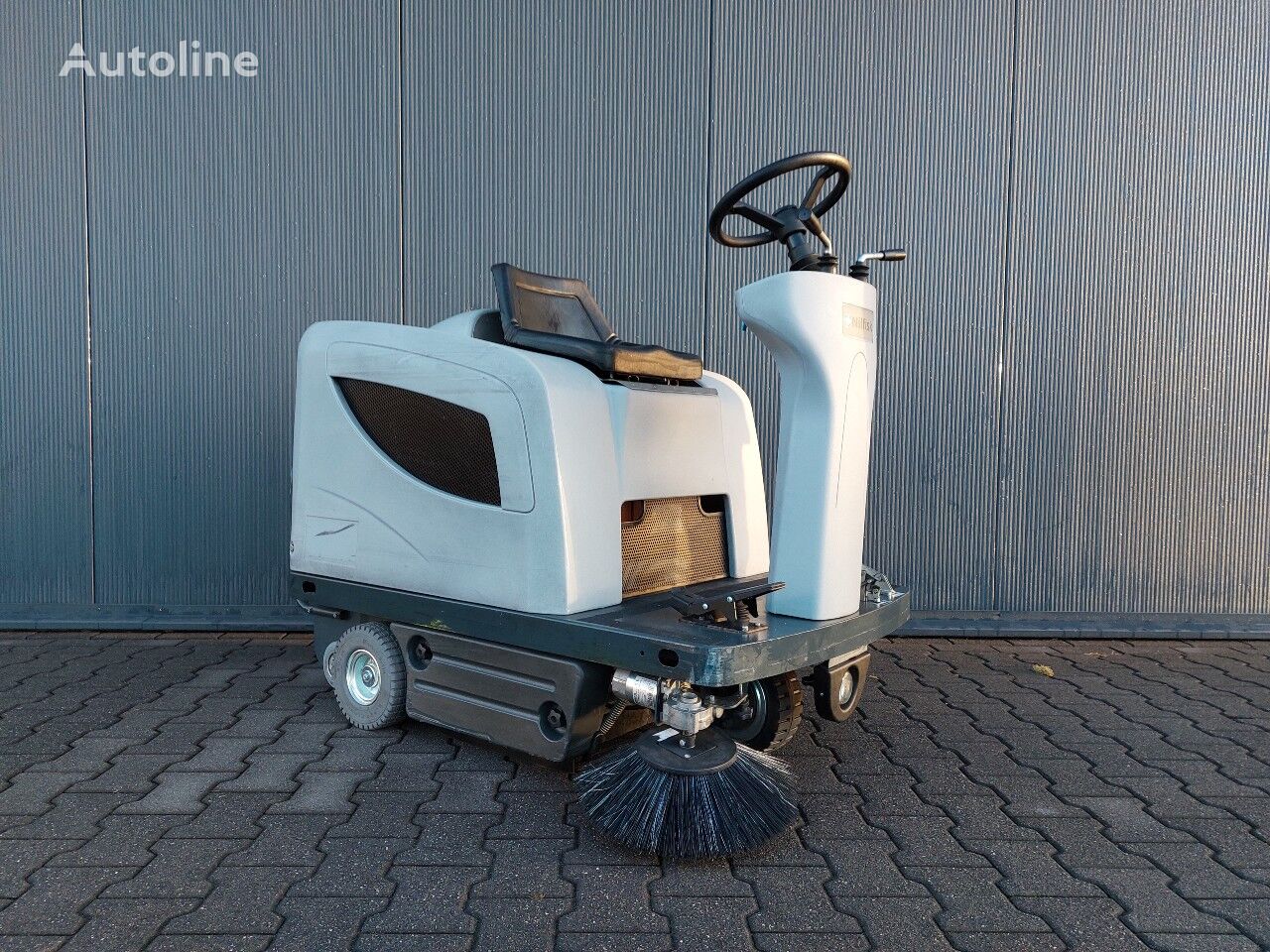 Nilfisk SR1101 B road sweeper