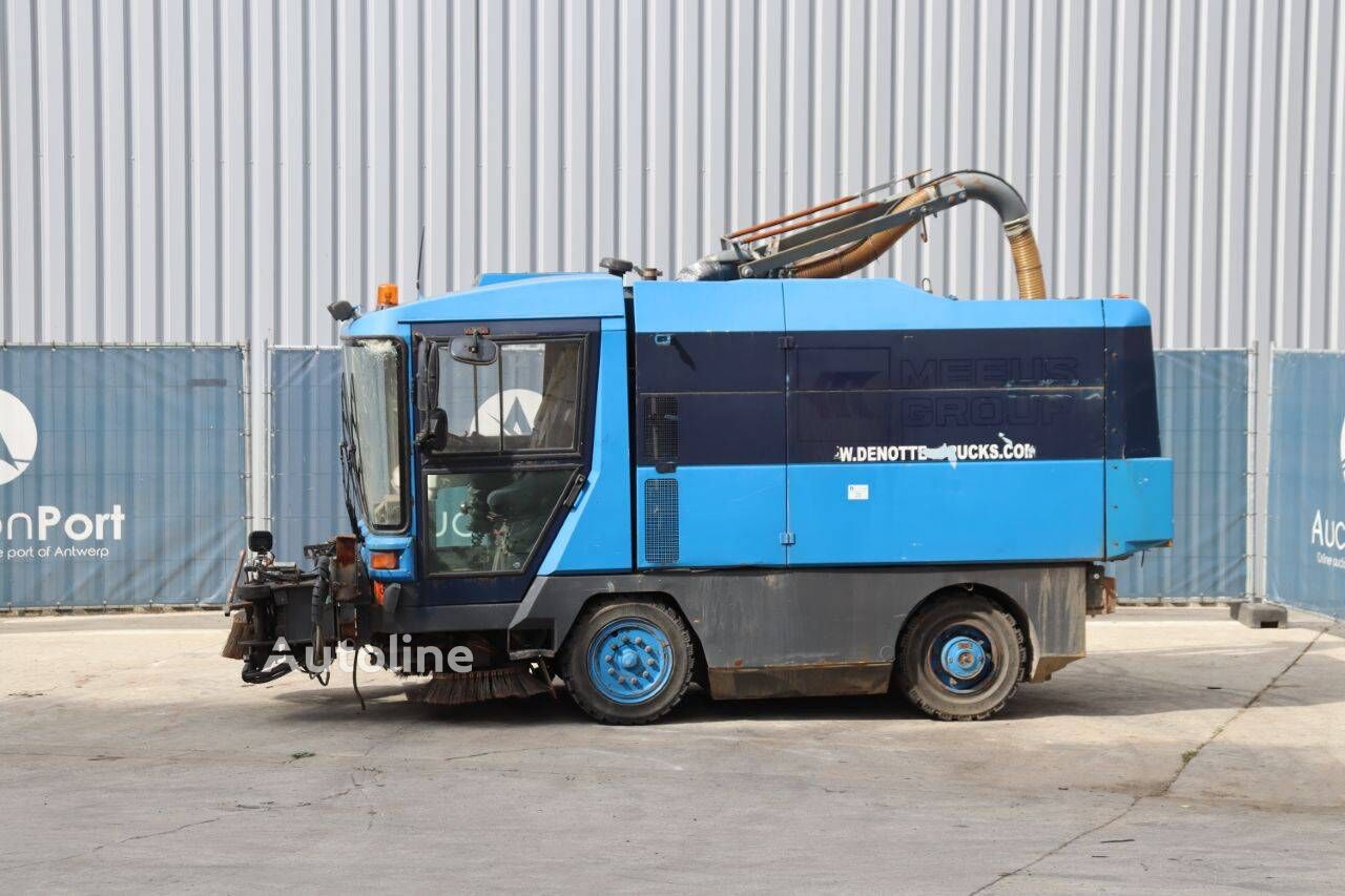 ماشین نظافت راه و جاده Ravo 5002 SI - Autoline