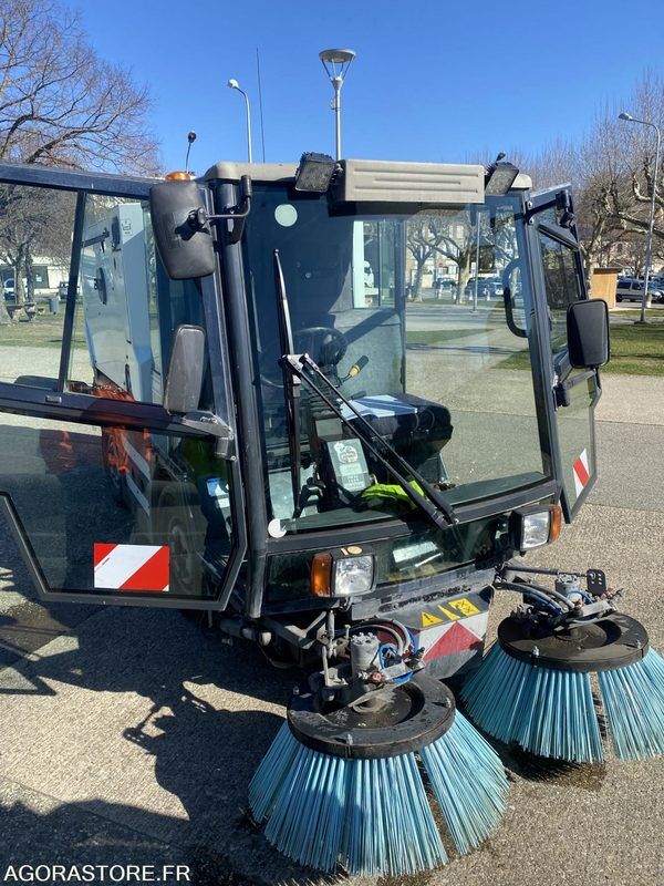 Schmidt SWINGO 225 road sweeper