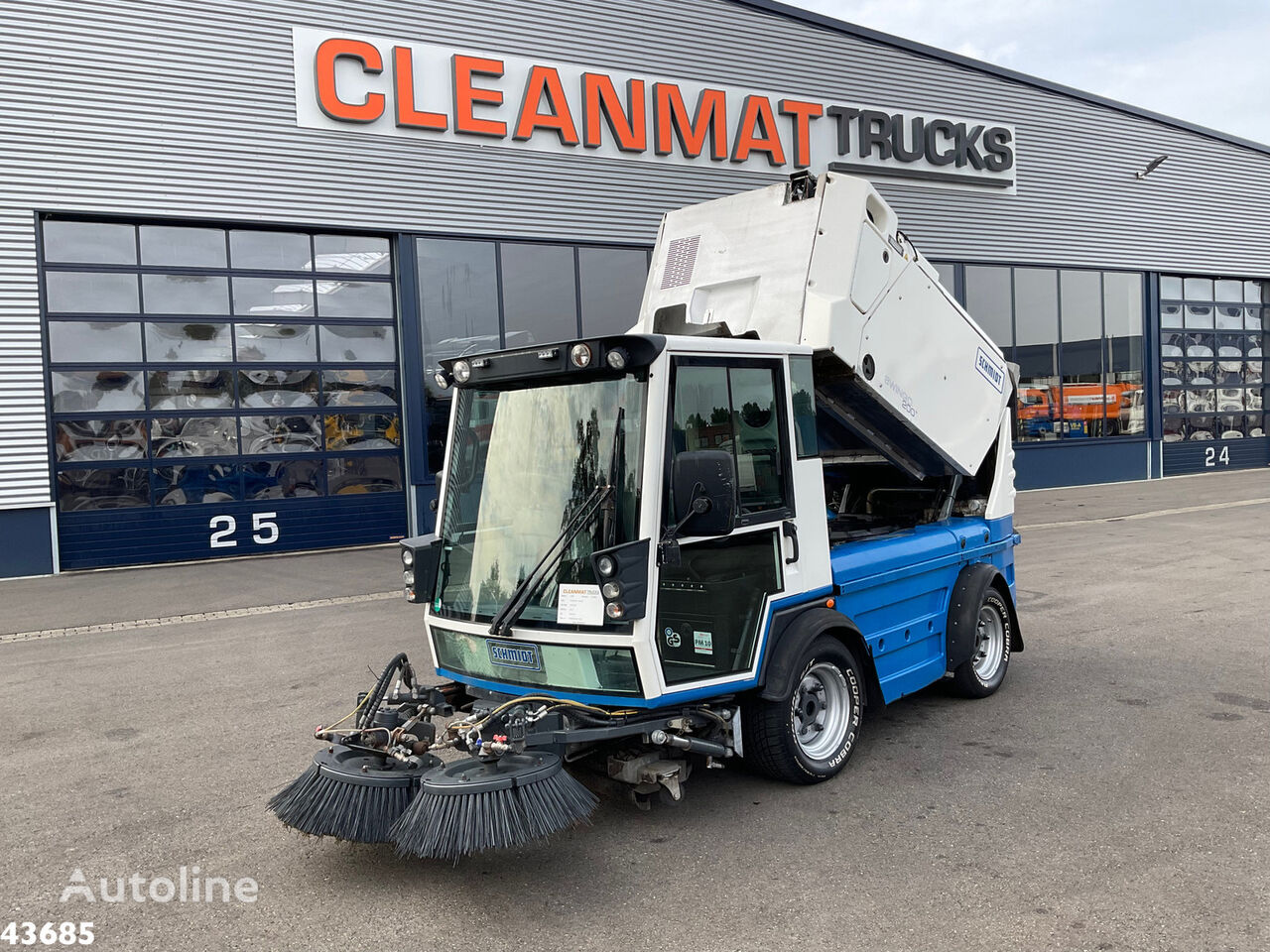 Schmidt Swingo 200+ Compact road sweeper