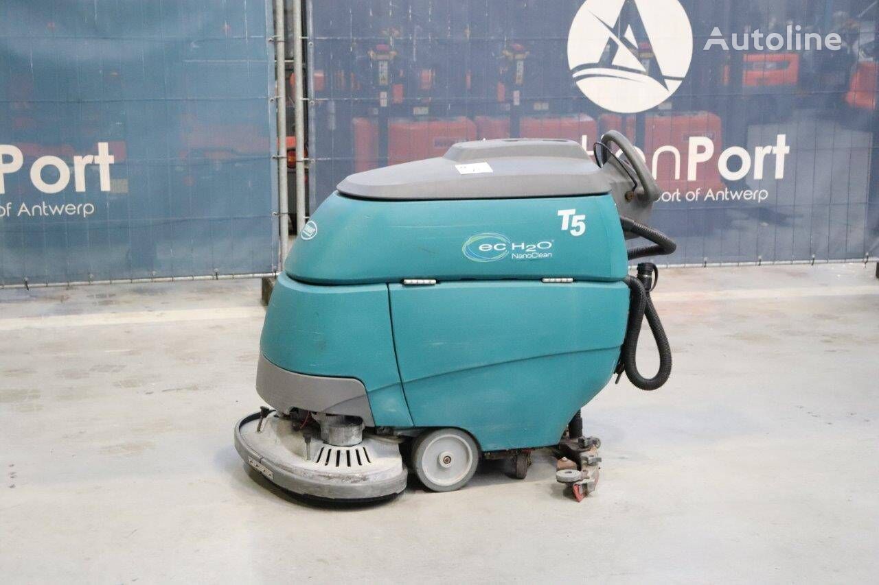 Tennant T5 scrubber dryer