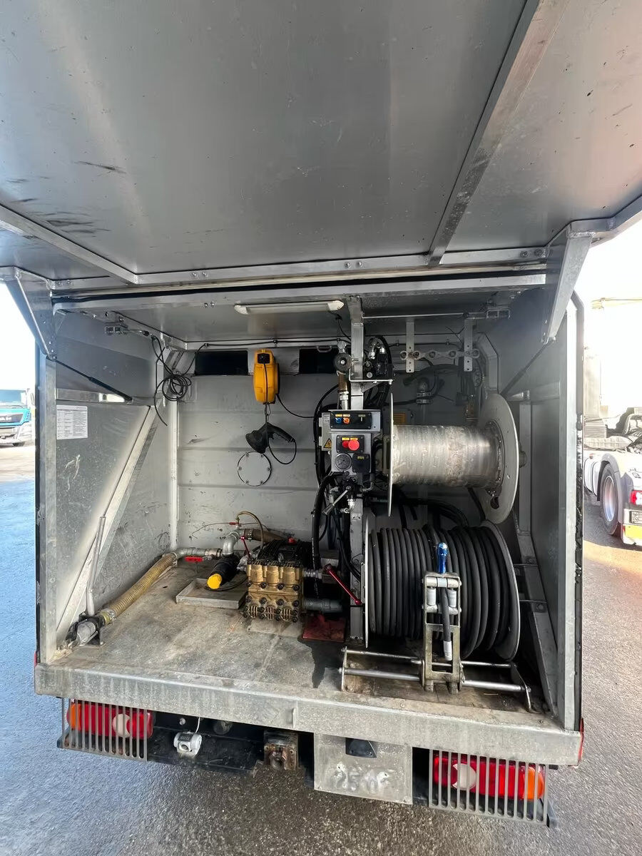 Nissan NT400 Cabstar 160 bar high-pressure cleaner