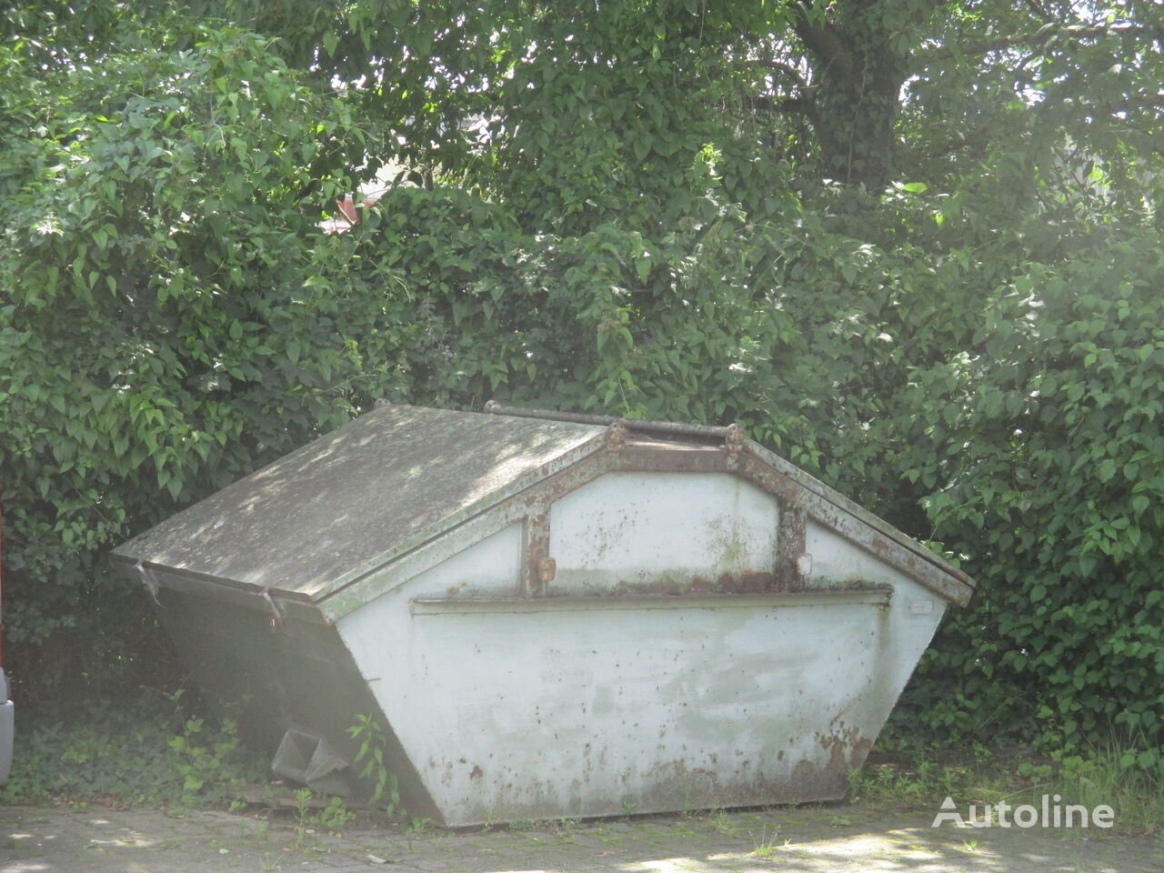 Stahlmulde S.D.N. mit Deckeln skip bin