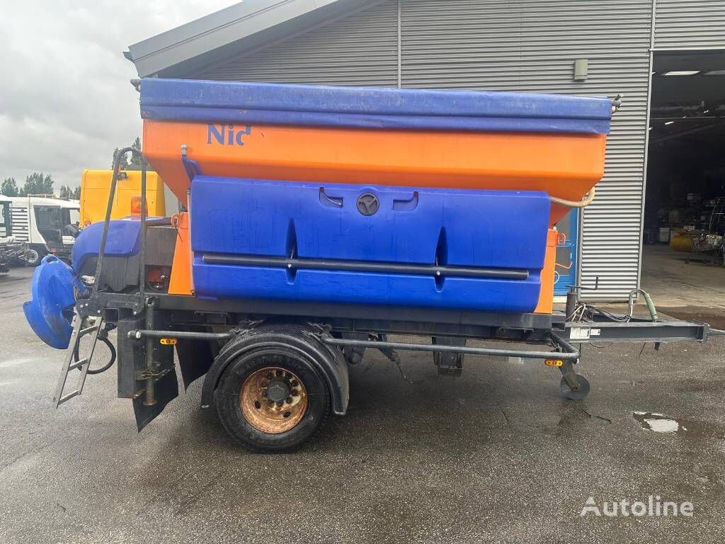 Nido B50-30 ACLN490 trailed gritter