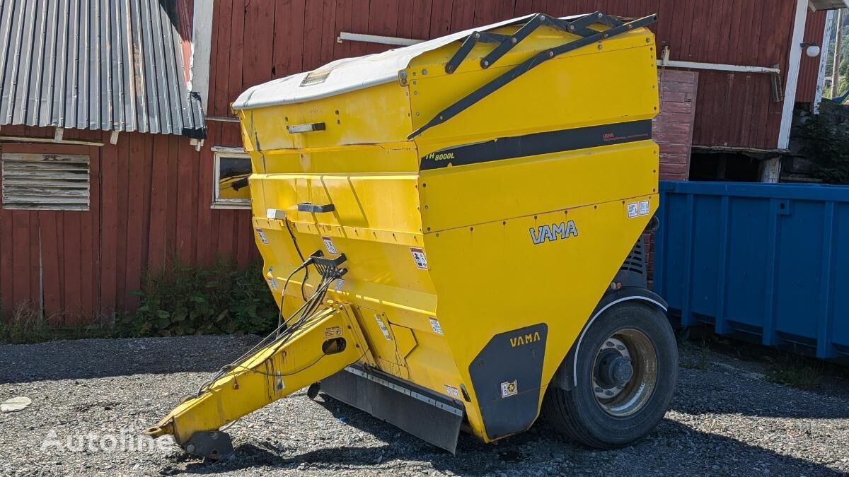 Vama TH8000L trailed gritter