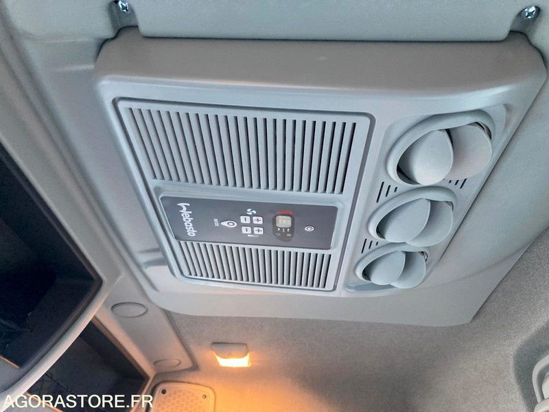 2022 Renault D-45599521