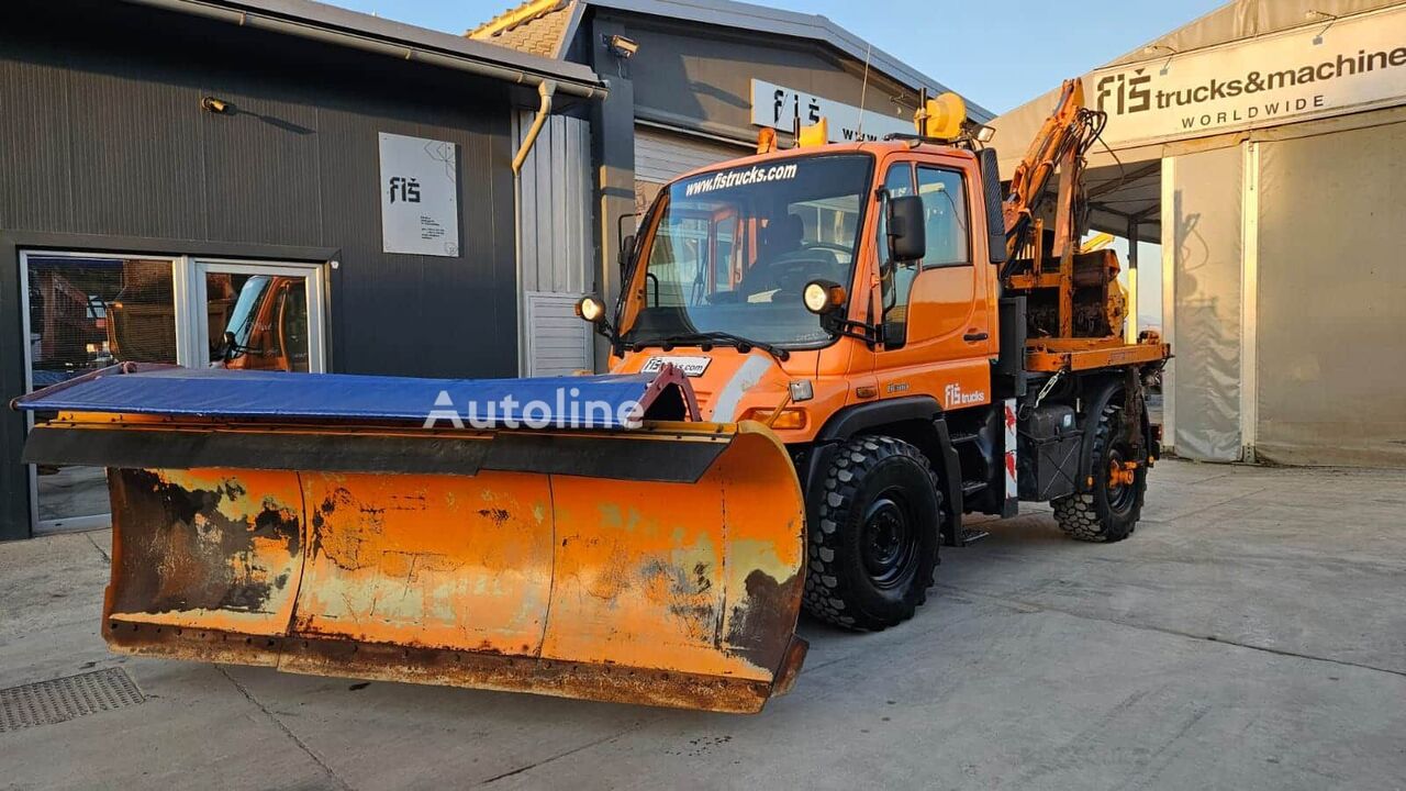 универсален комунален камион Mercedes-Benz UNIMOG U300