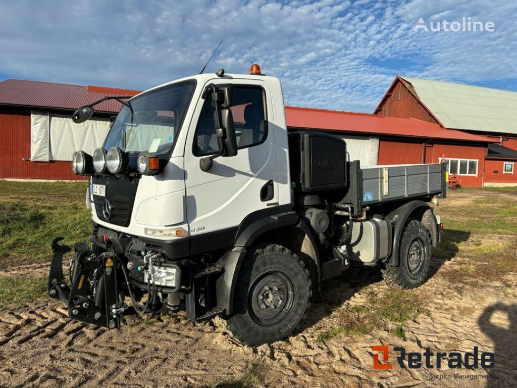 معدات المرافق العامة Mercedes-Benz Unimog U 20