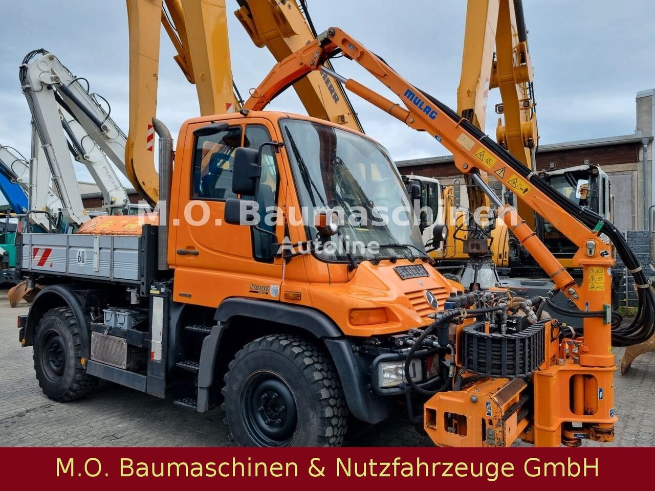 универсальная коммунальная машина Mercedes-Benz Unimog U 300 Plus / Mulag  / Mähgerät / Schere / Bürste