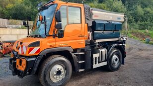 Mercedes-Benz Unimog U 318  máquina comunitaria universal