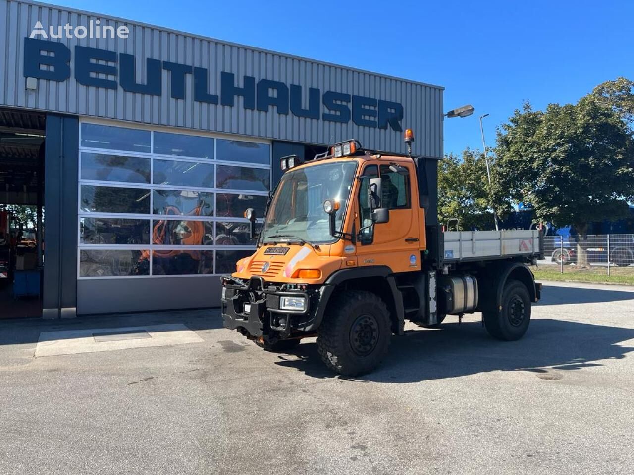 véhicule communal universel Mercedes Benz Unimog U 400 6 Zylinder