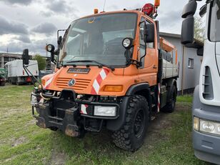 vehicul municipal universal Mercedes-Benz Unimog U300 4x4 Kommunal