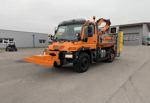 معدات المرافق العامة Mercedes-Benz Unimog U400