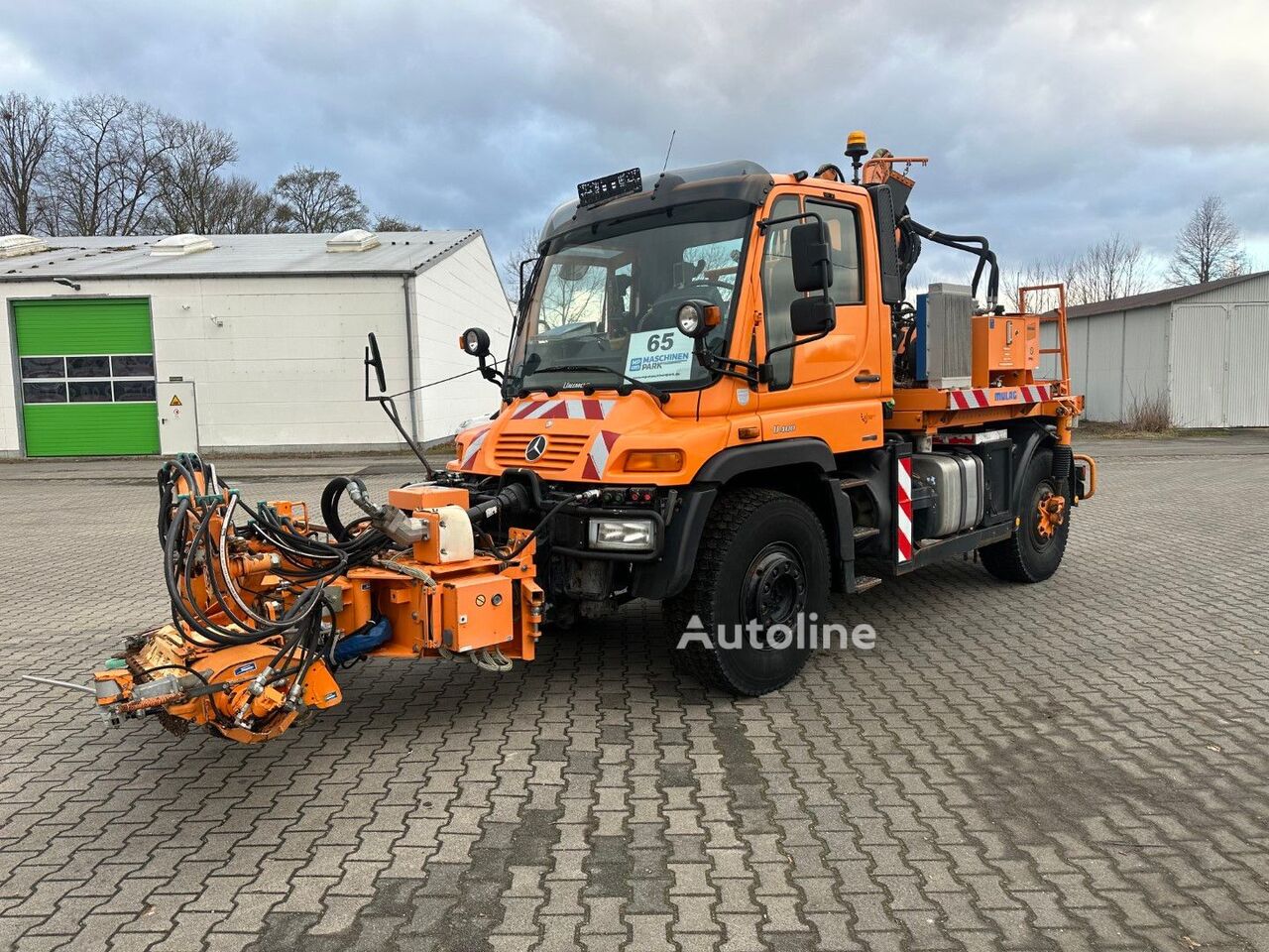 Mercedes-Benz Unimog U400 universal communal machine