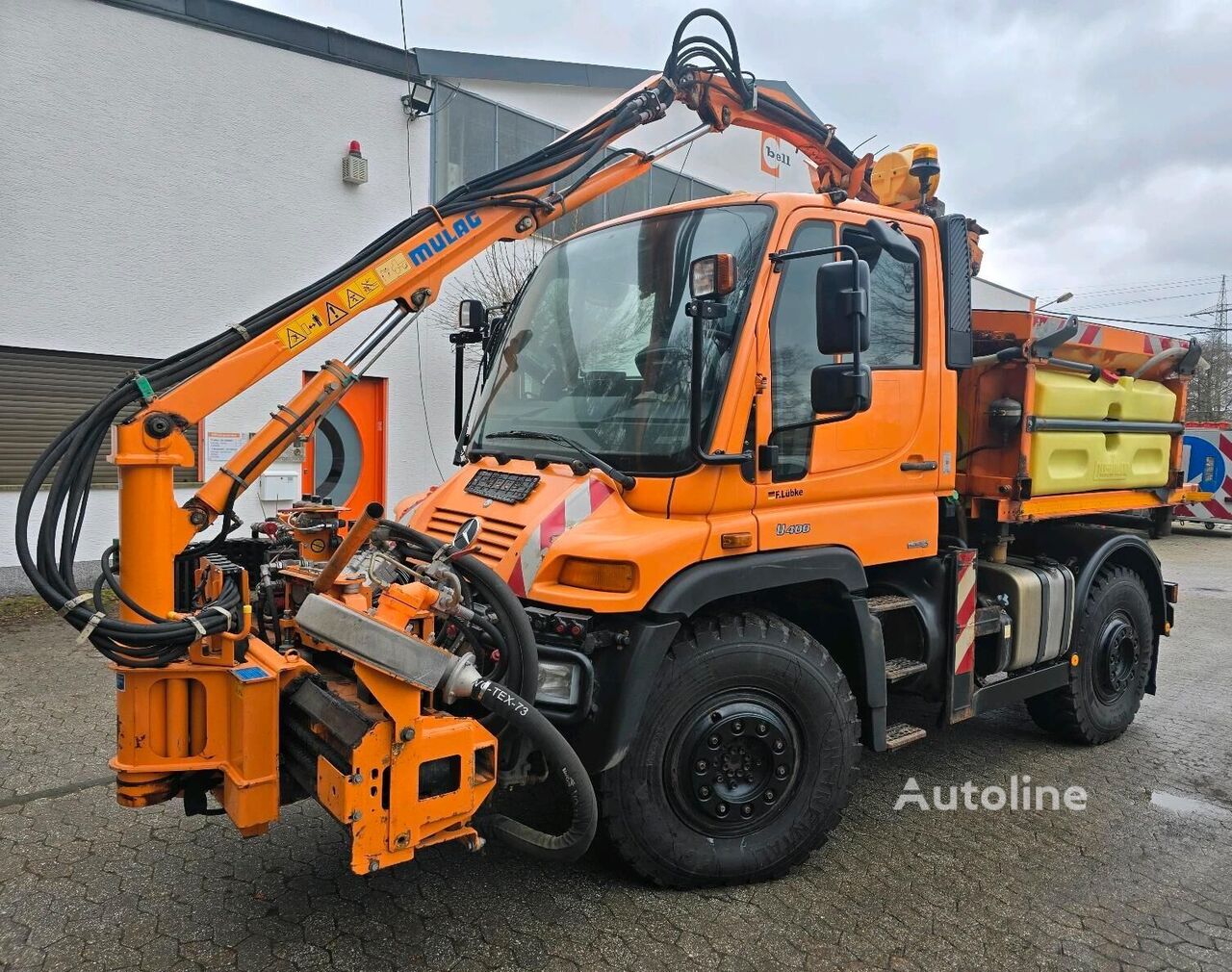 универсальная коммунальная машина Mercedes-Benz Unimog U400